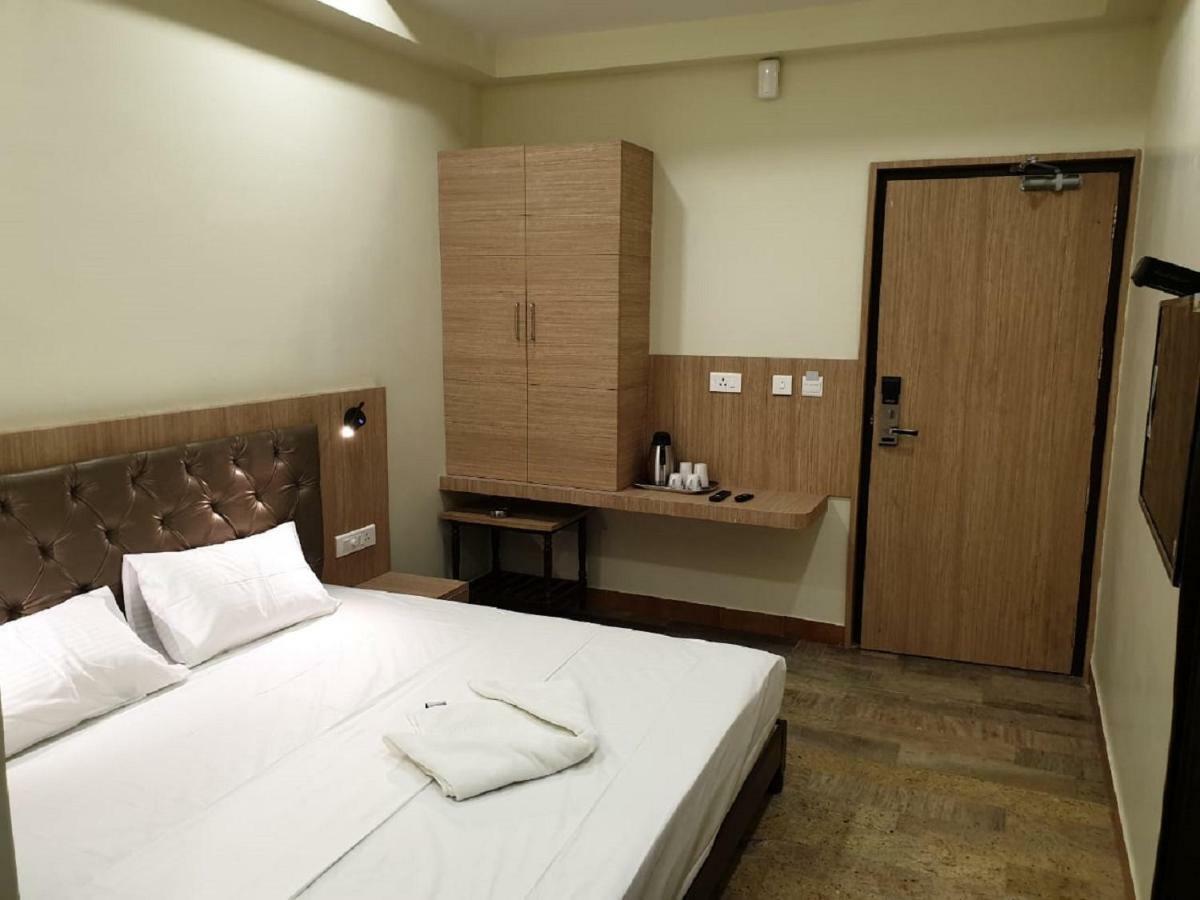 Amutham Residency Hotel Tiruchirappalli Exterior photo